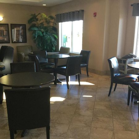 מלון Ramada By Wyndham ברוקס מראה חיצוני תמונה