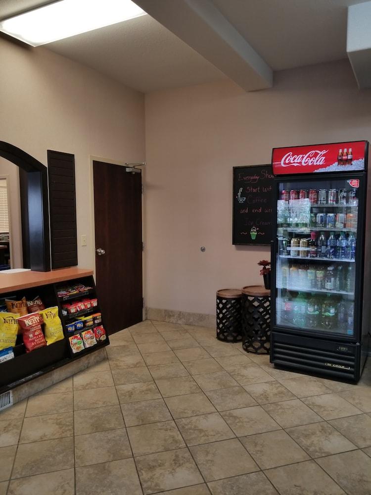 מלון Ramada By Wyndham ברוקס מראה חיצוני תמונה