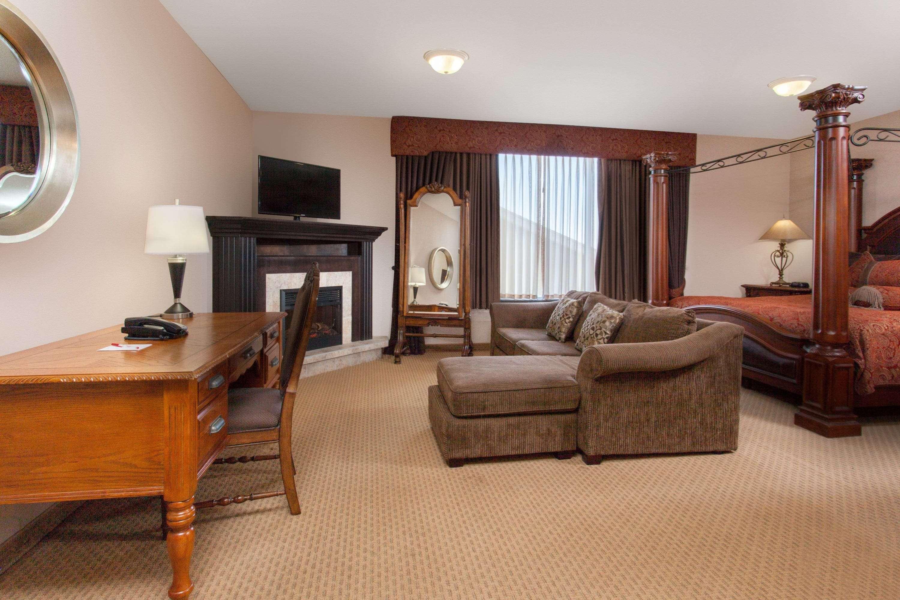 מלון Ramada By Wyndham ברוקס מראה חיצוני תמונה