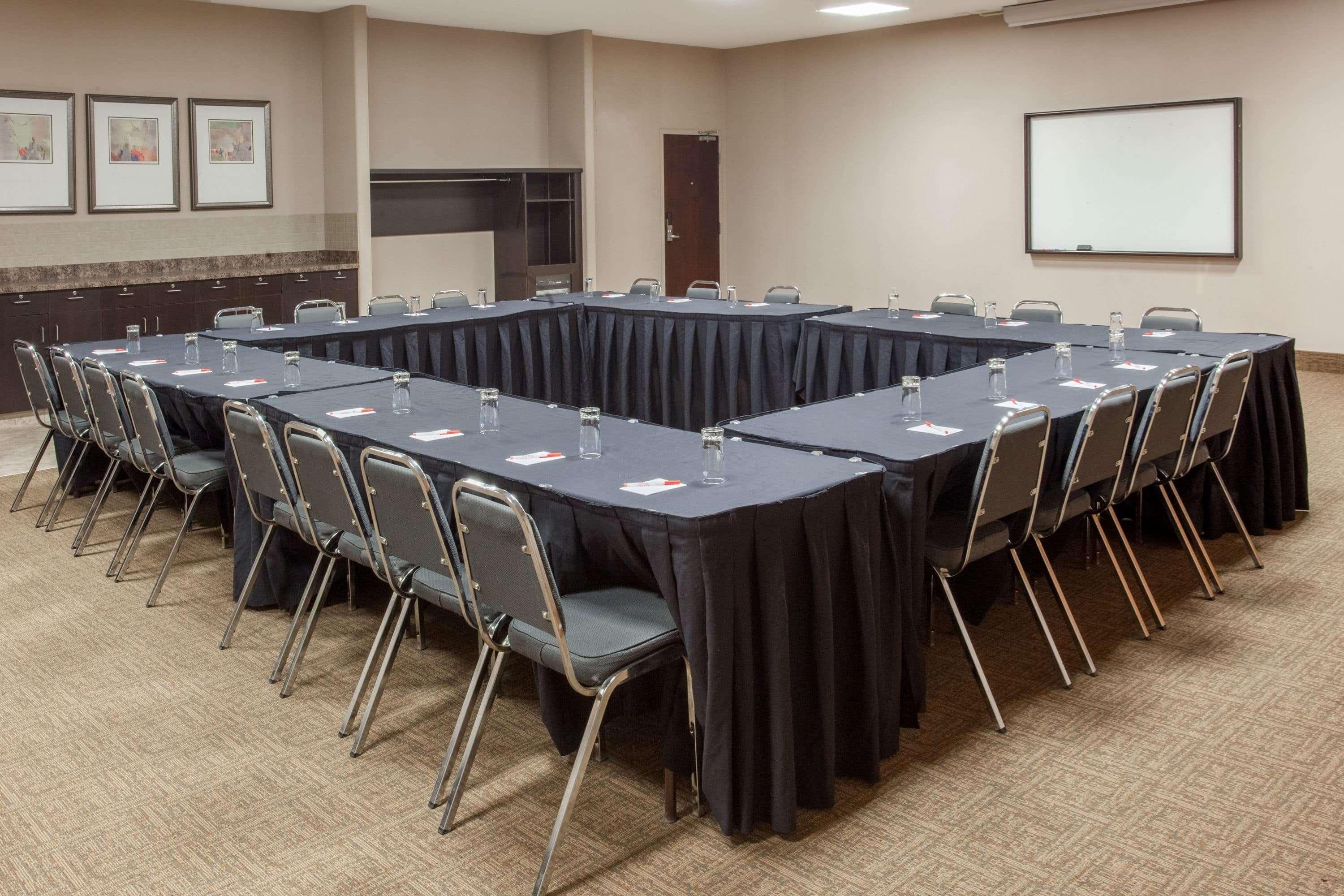 מלון Ramada By Wyndham ברוקס מראה חיצוני תמונה