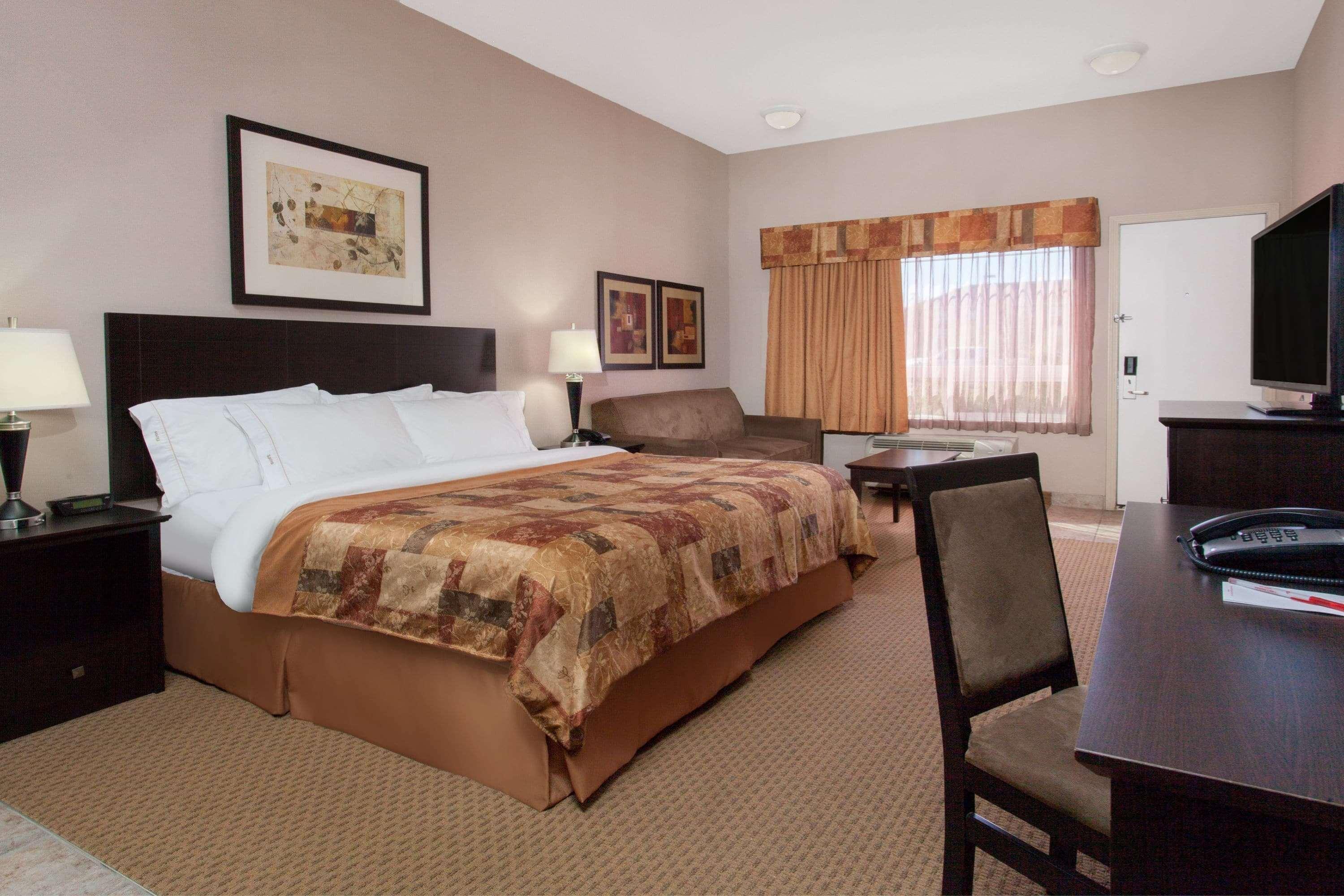 מלון Ramada By Wyndham ברוקס מראה חיצוני תמונה
