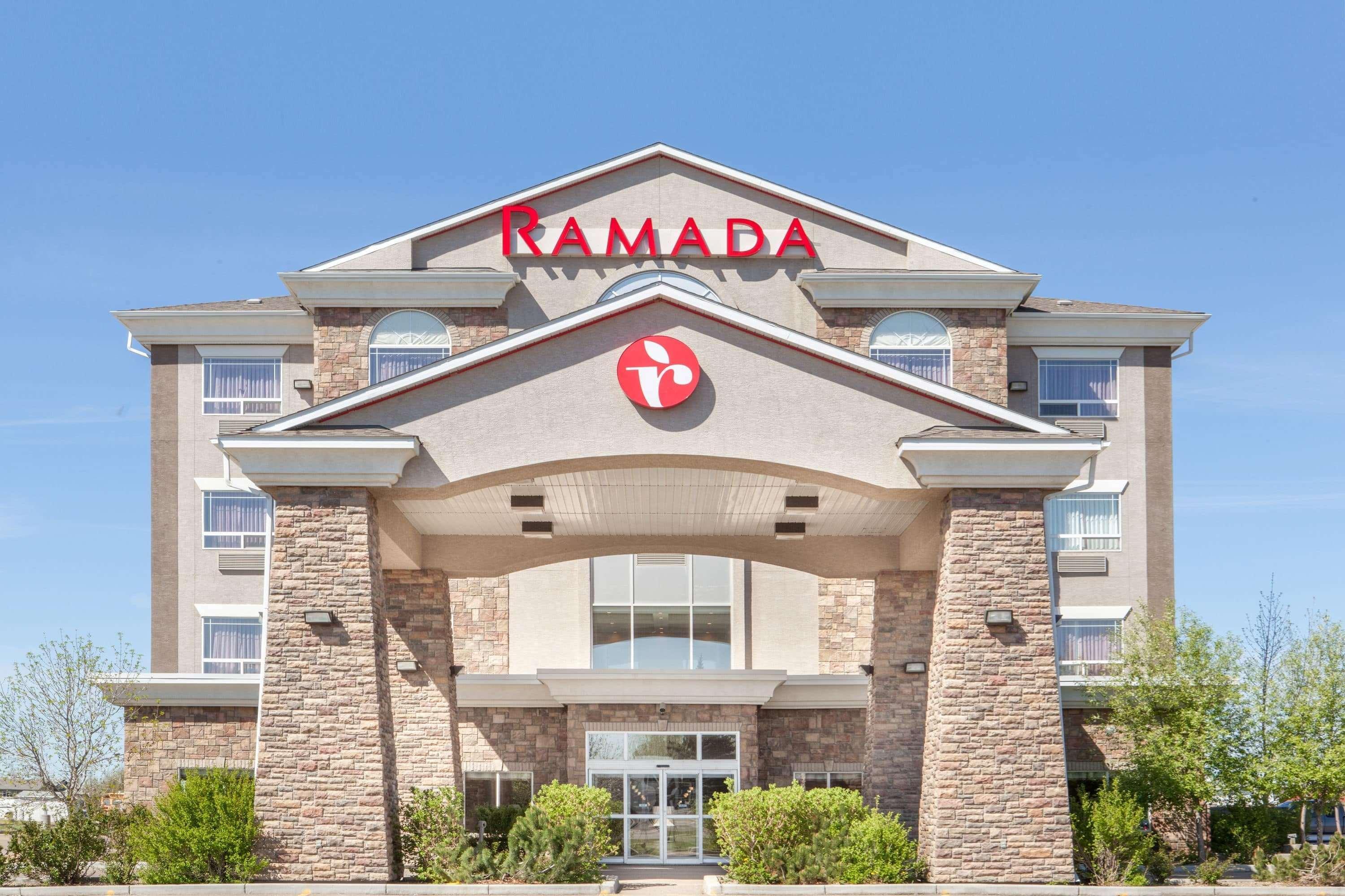 מלון Ramada By Wyndham ברוקס מראה חיצוני תמונה