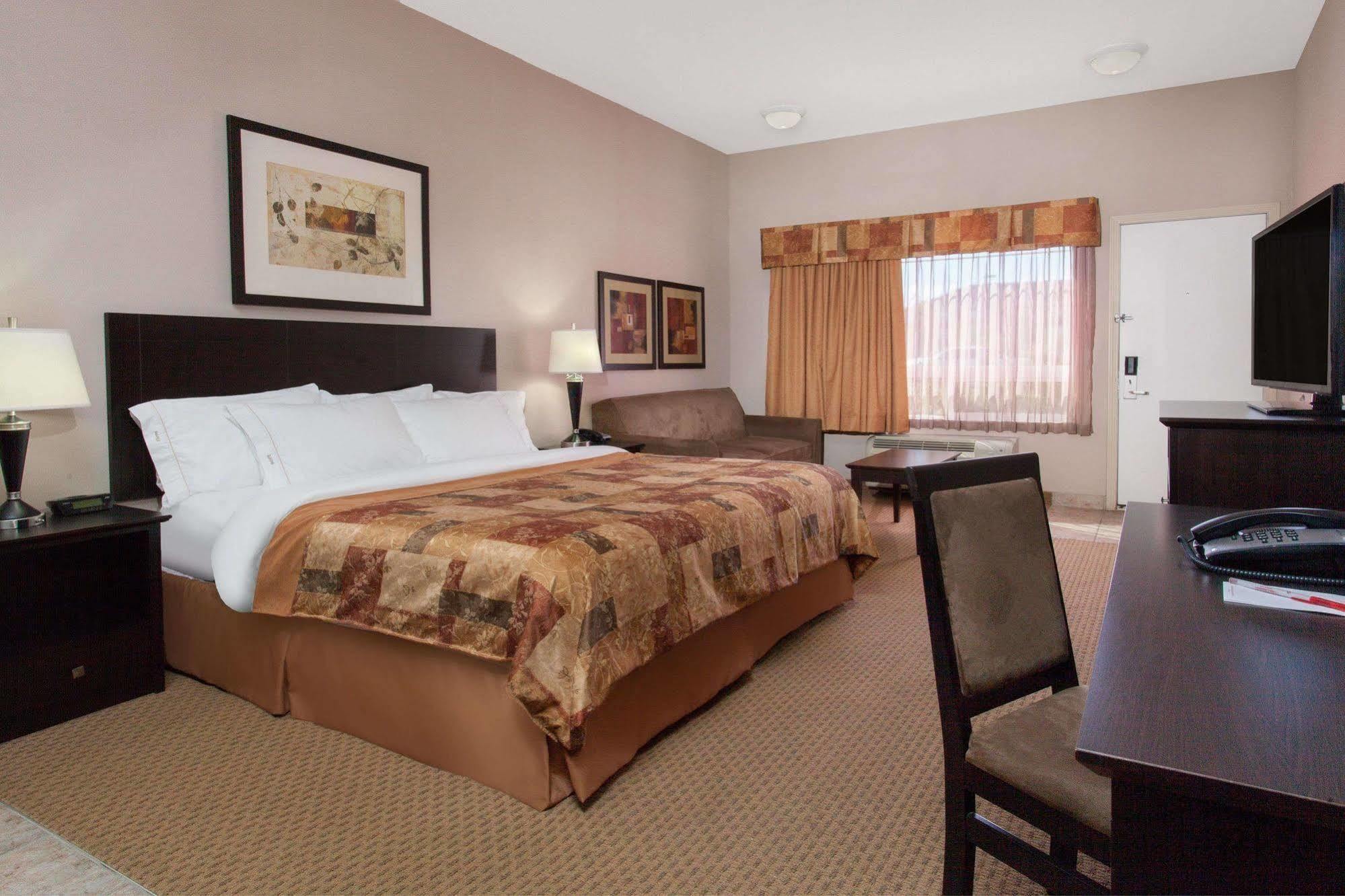 מלון Ramada By Wyndham ברוקס מראה חיצוני תמונה