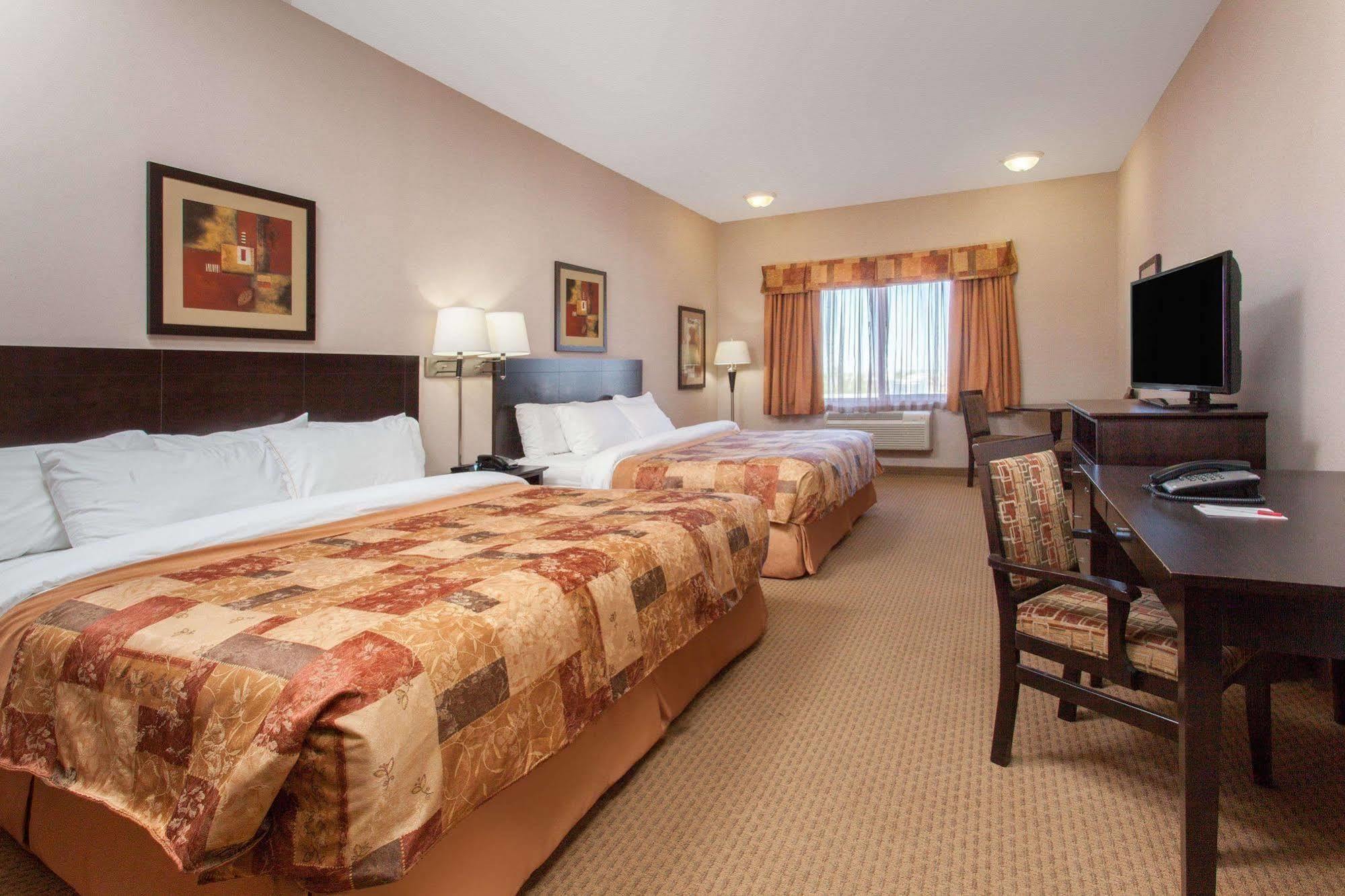 מלון Ramada By Wyndham ברוקס מראה חיצוני תמונה