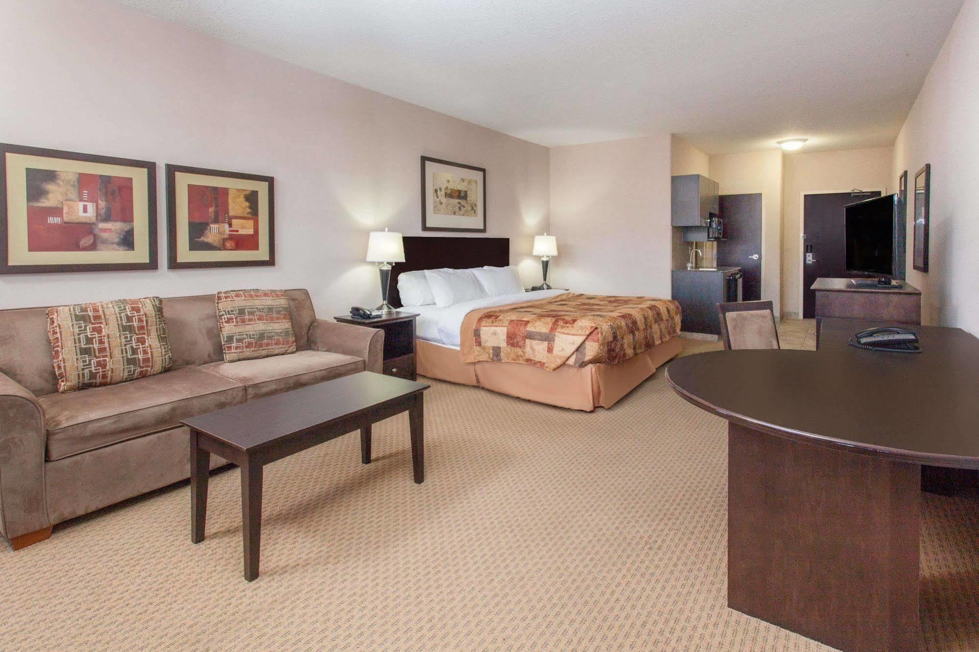 מלון Ramada By Wyndham ברוקס מראה חיצוני תמונה