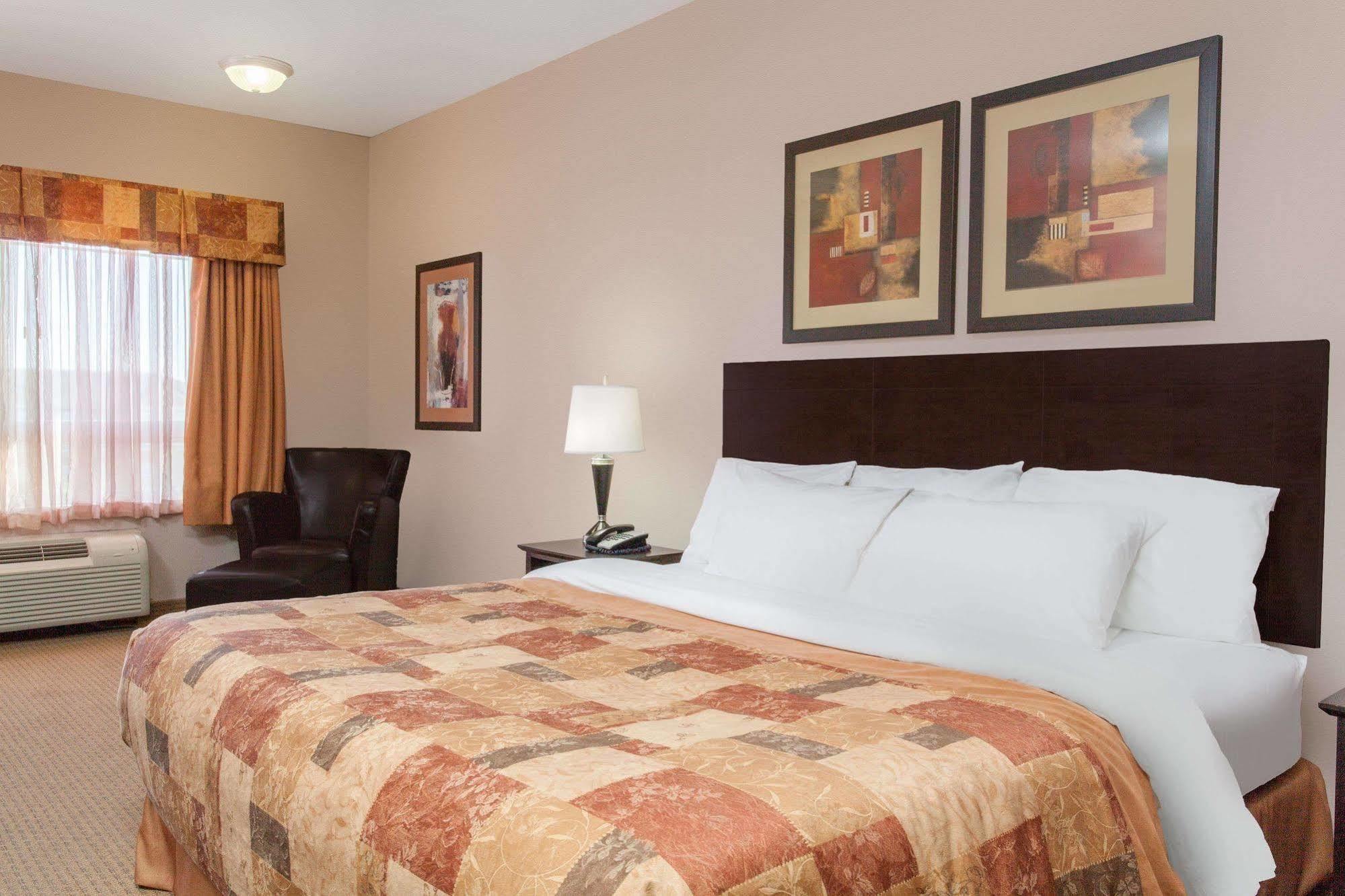 מלון Ramada By Wyndham ברוקס מראה חיצוני תמונה