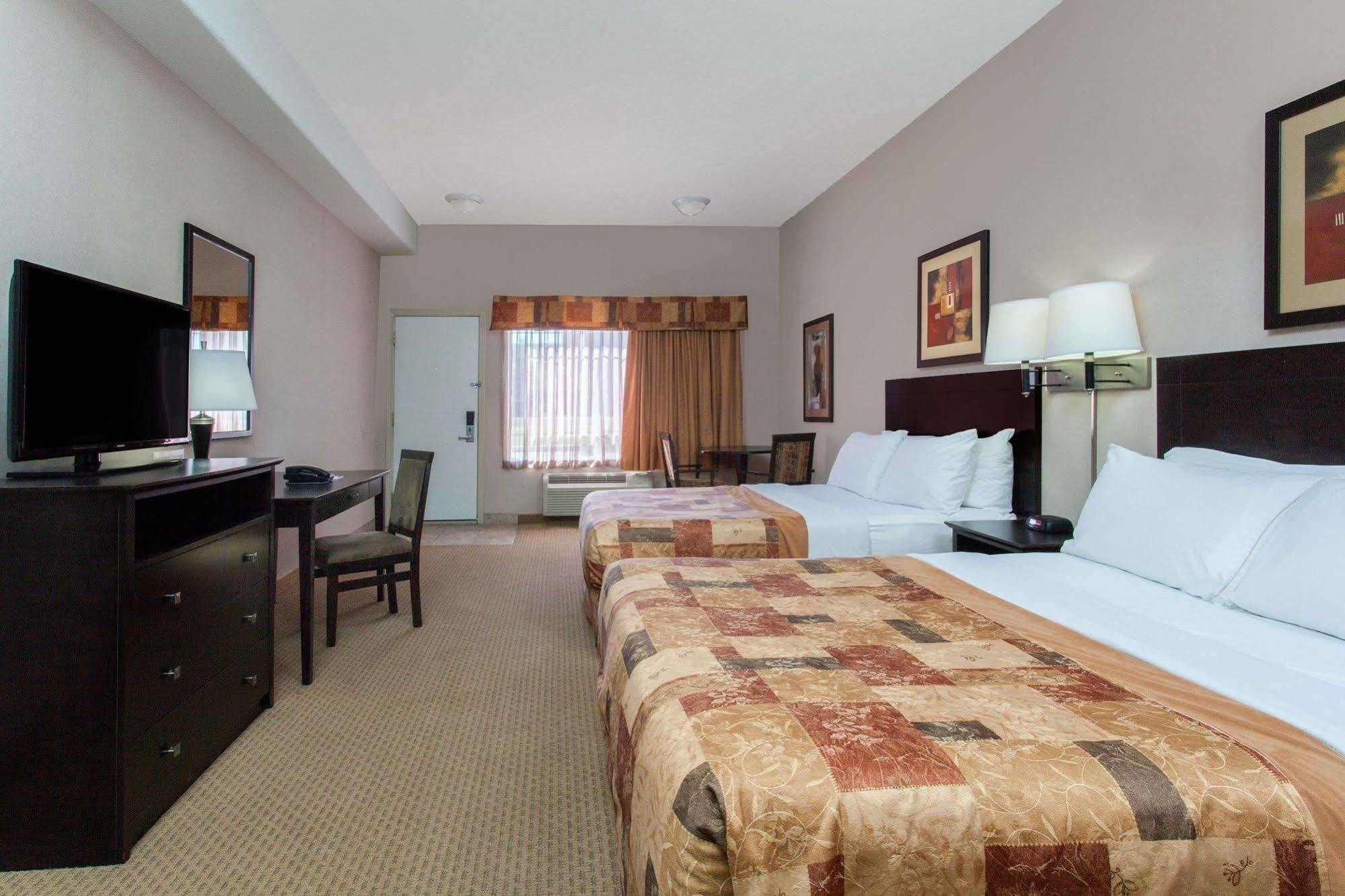 מלון Ramada By Wyndham ברוקס מראה חיצוני תמונה