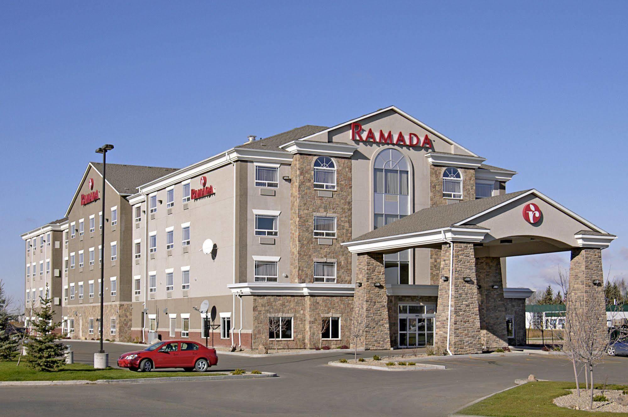 מלון Ramada By Wyndham ברוקס מראה חיצוני תמונה