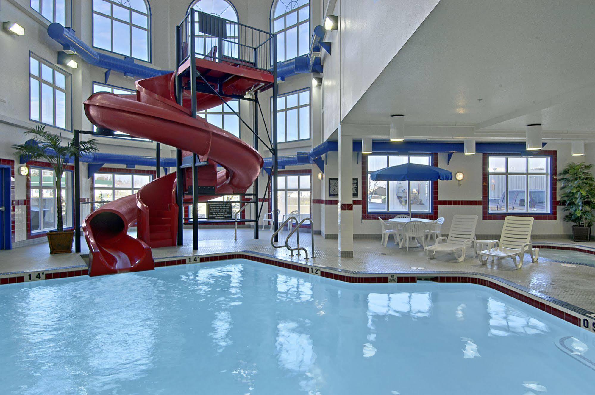 מלון Ramada By Wyndham ברוקס מראה חיצוני תמונה